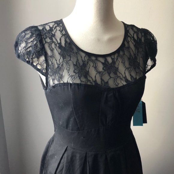 Hot Topic Black Lace Bubble Dress Large NWT Goth - Picture 4 of 5